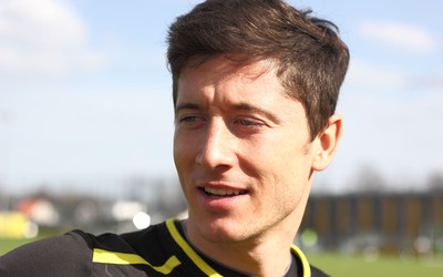 亿德电竞动态-乌克兰队绝杀后全队相拥庆祝